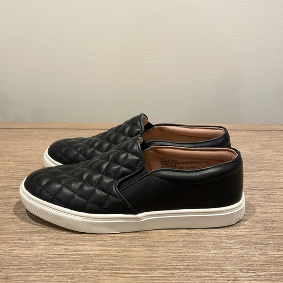 A New Day slip on Reese Sneakers - Picture 4 of 7